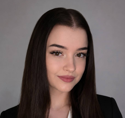 Arina Akinshina, Nageldesignerin
