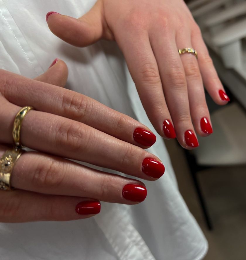 Red nails