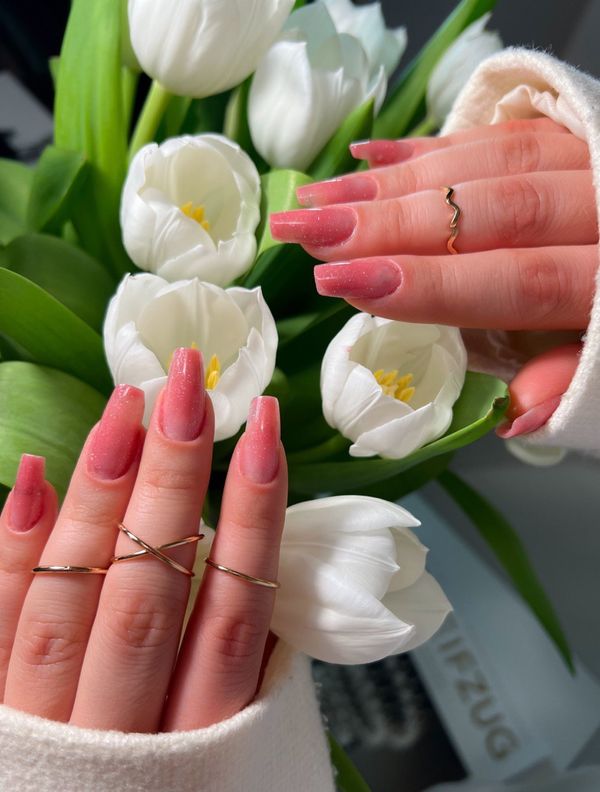 Pink nails with tulips